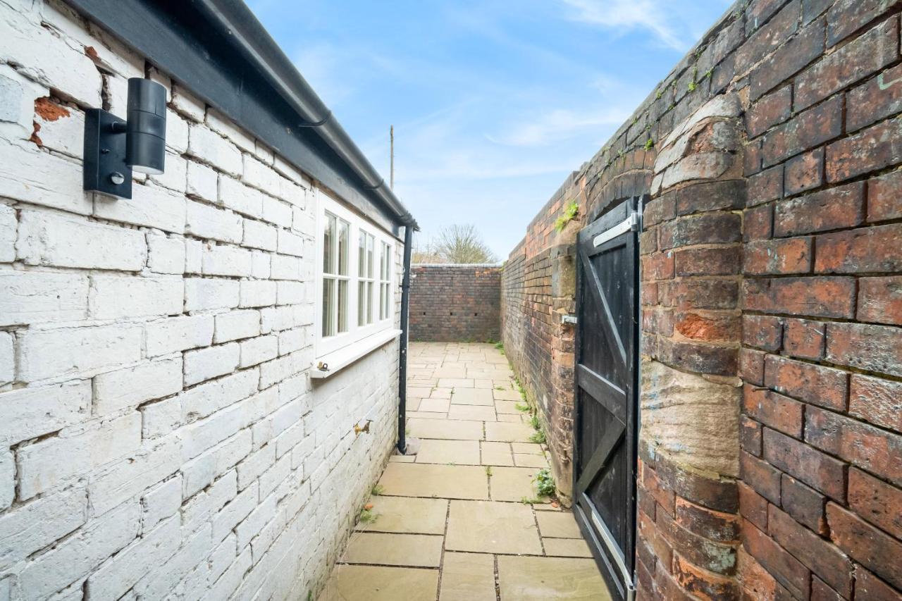 Beautiful Waterside Apartment - Parking - Perry Barr - Top Rated Birmingham Exterior photo