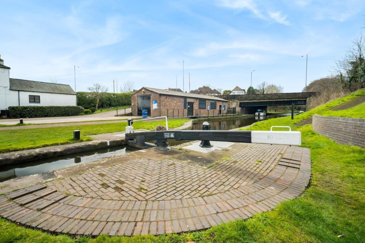 Beautiful Waterside Apartment - Parking - Perry Barr - Top Rated Birmingham Exterior photo